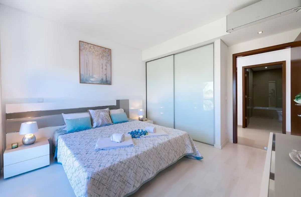 Beach 2Min! & Pool - Private Parking, Ac & Wifi 쿼테이라 0*,