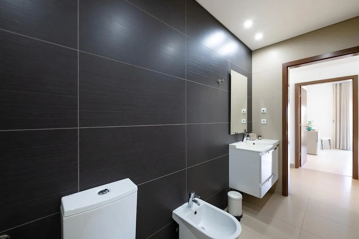 Beach 2Min! & Pool - Private Parking, Ac & Wifi 쿼테이라 아파트