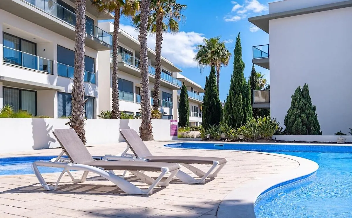 아파트 Beach 2Min! & Pool - Private Parking, Ac & Wifi 쿼테이라