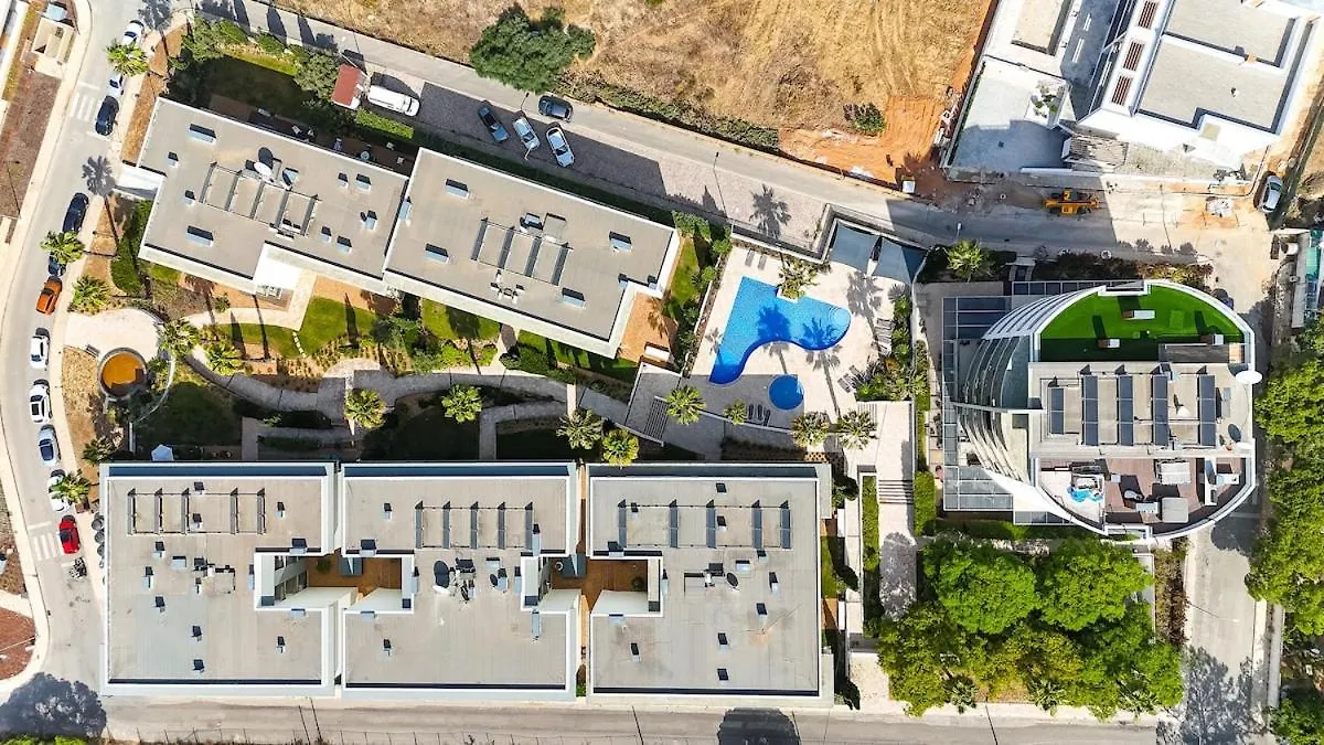 Beach 2Min! & Pool - Private Parking, Ac & Wifi 쿼테이라 0*,  포르투갈