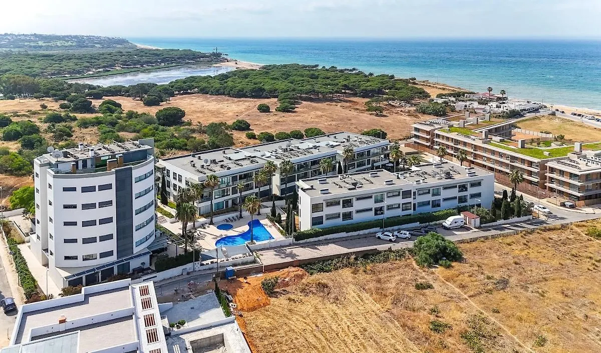 Beach 2Min! & Pool - Private Parking, Ac & Wifi 쿼테이라 아파트