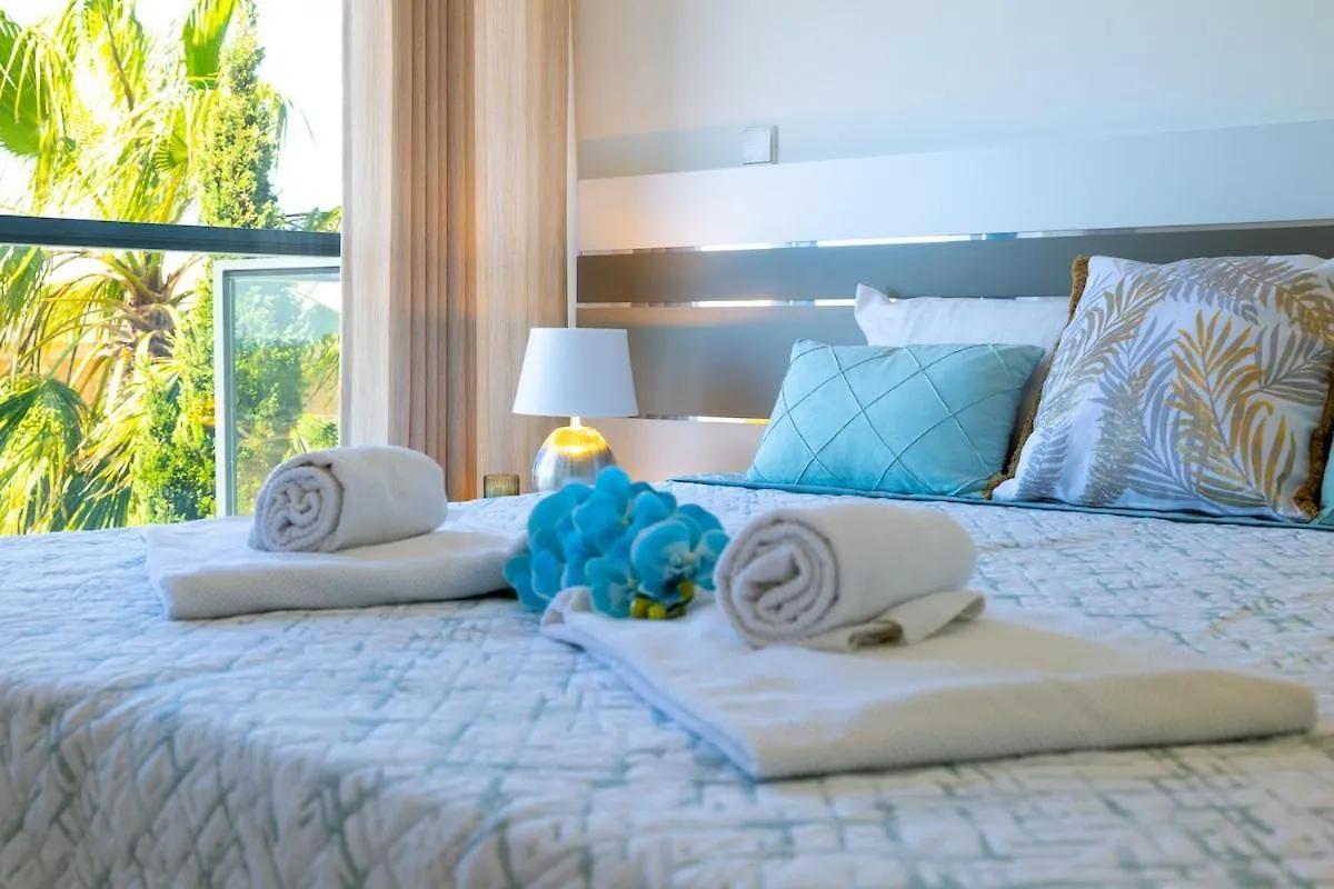 Beach 2Min! & Pool - Private Parking, Ac & Wifi 쿼테이라 아파트
