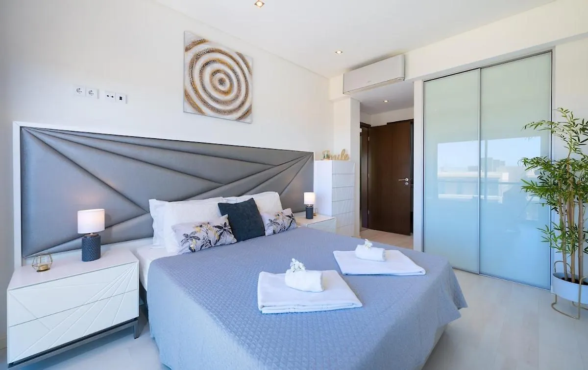 아파트 Beach 2Min! & Pool - Private Parking, Ac & Wifi 쿼테이라